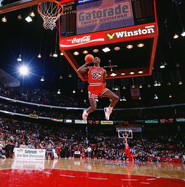 Michael Jordan in his Chicago Bulls ujersey