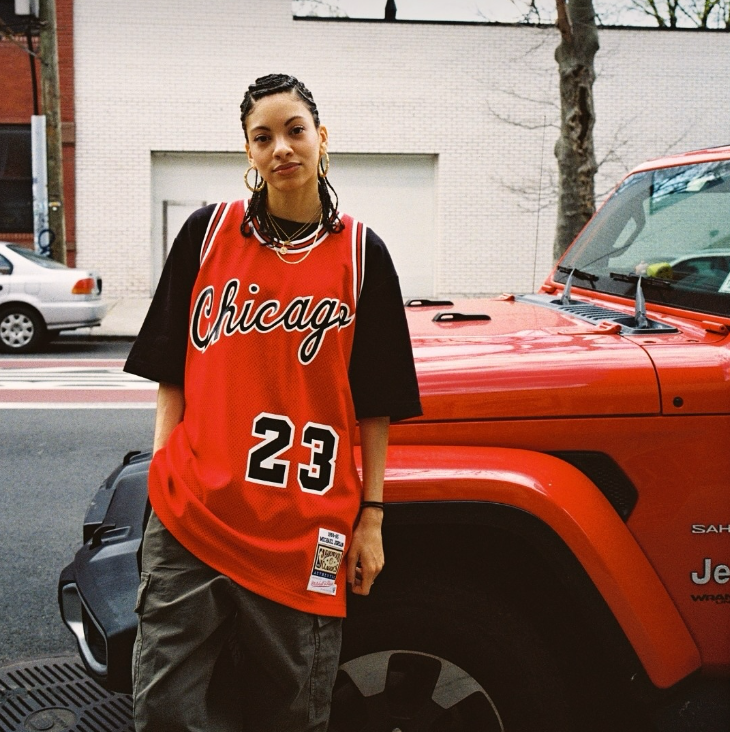 Girl wearing a Chicago Bulls ujersey